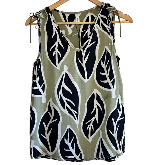 NWT Soyaconcept satin leaf print sleeveless top with shoulder ties size XS - Picture 2 of 11
